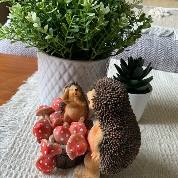 Cute little porcupine decoration - Picture 7 of 7